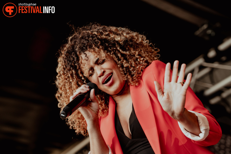 Sharon Doorson op Bevrijdingsfestival Alphen a/d Rijn 2025 foto