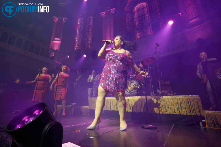 Scott Bradlee's Postmodern Jukebox op Scott Bradlee's Postmodern Jukebox - 19/05 - Paradiso foto