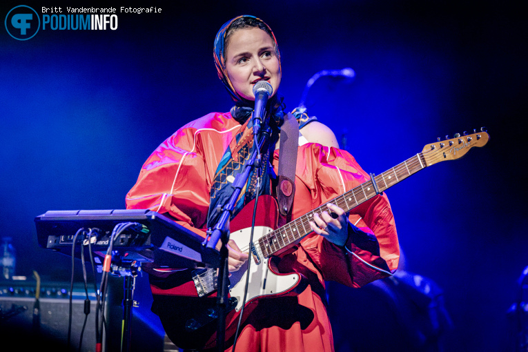Roufaida op Tinariwen - 01/06 - Effenaar foto