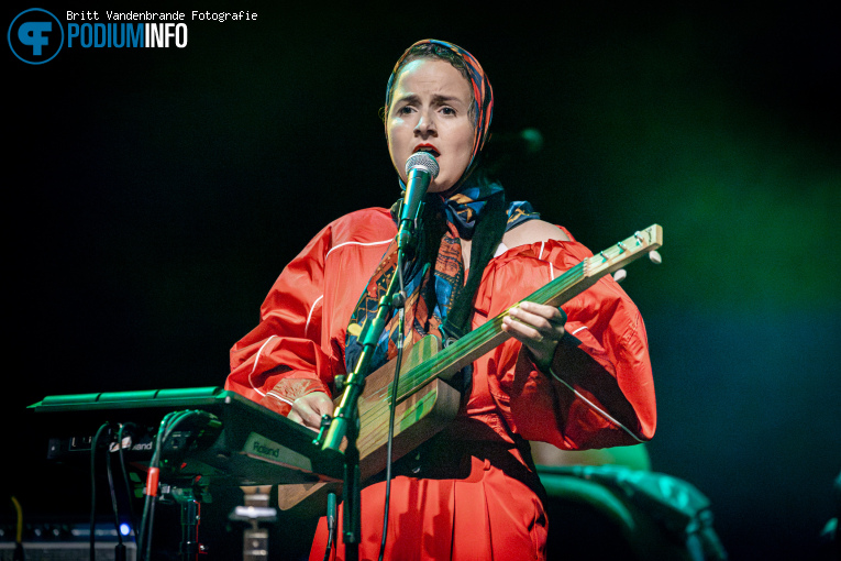 Roufaida op Tinariwen - 01/06 - Effenaar foto