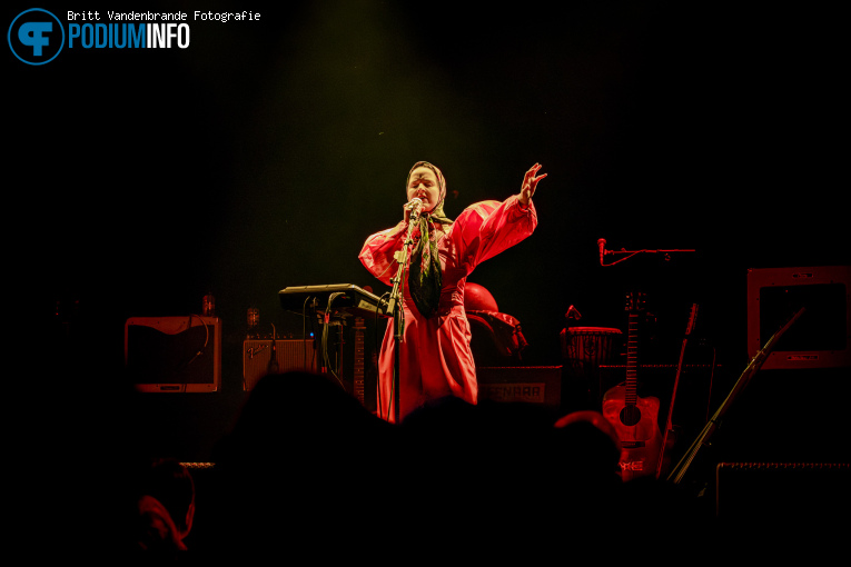 Roufaida op Tinariwen - 01/06 - Effenaar foto