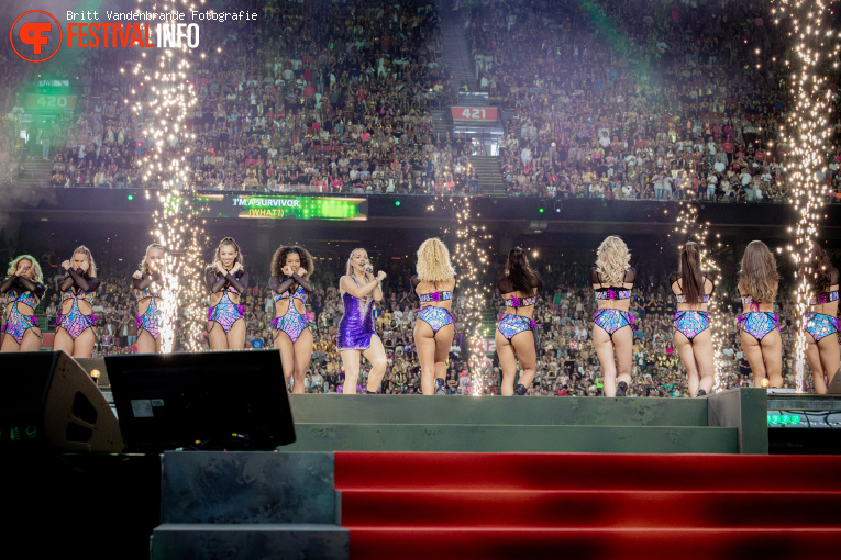 Emma Heesters op Toppers in Concert - 30/05 - Johan Cruijff ArenA foto