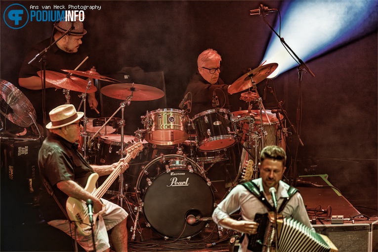 Los Lobos op Los Lobos - 05/06 - TivoliVredenburg foto