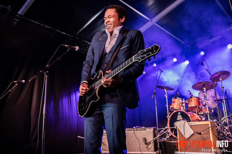 King Solomon Hicks op Blues Peer 2025 foto