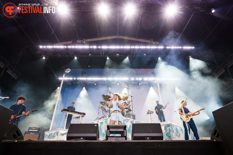 Pommelien Thijs op Dauwpop 2025 foto