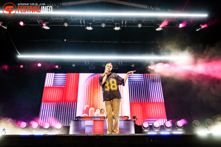 Roxy Dekker op Dauwpop 2025 foto