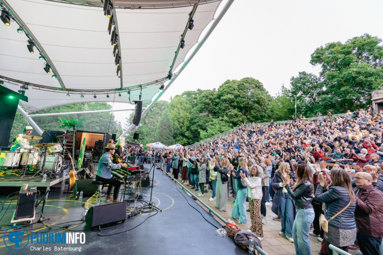 Young Gun Silver Fox op Zuiderpark Live: Young Gun Silver Fox - 08/06 - Zuiderparktheater foto