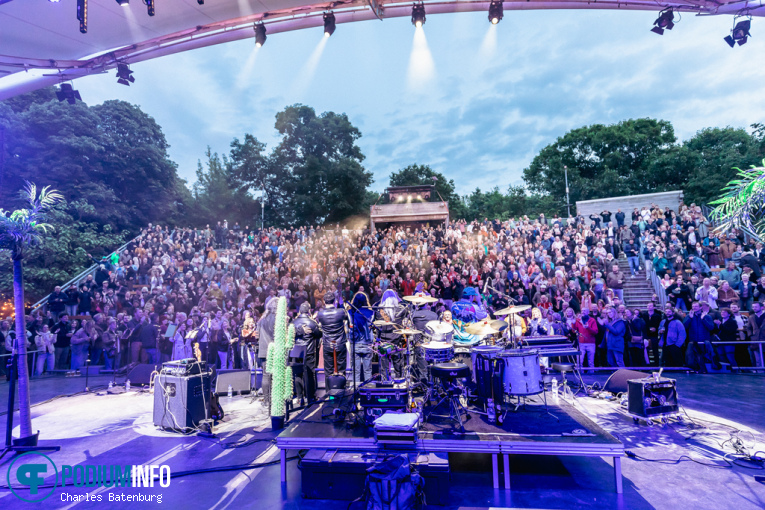 Young Gun Silver Fox op Zuiderpark Live: Young Gun Silver Fox - 08/06 - Zuiderparktheater foto