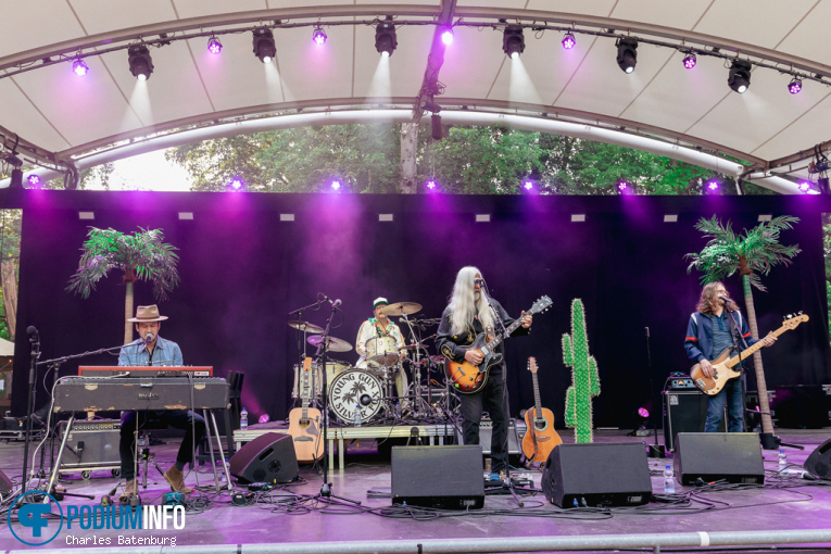 Young Gun Silver Fox op Zuiderpark Live: Young Gun Silver Fox - 08/06 - Zuiderparktheater foto