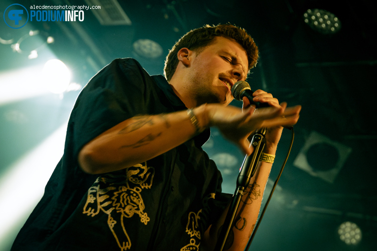 Säm Wilder op Raquel Rodriguez - 11/06 - Melkweg foto