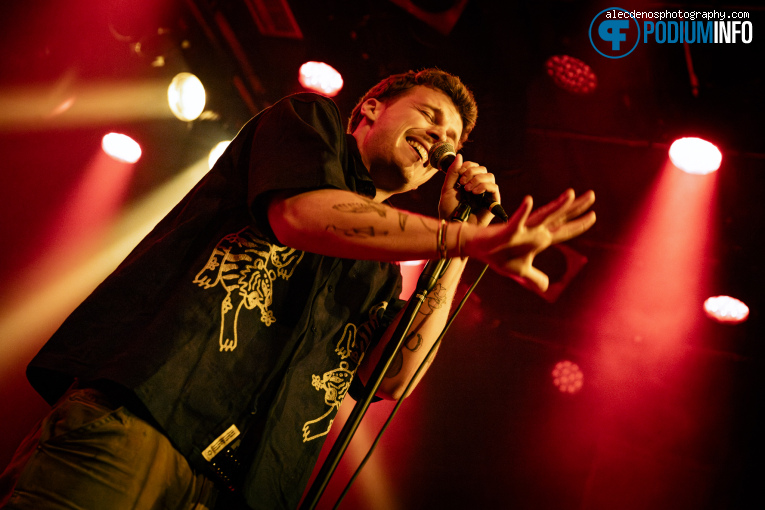 Säm Wilder op Raquel Rodriguez - 11/06 - Melkweg foto