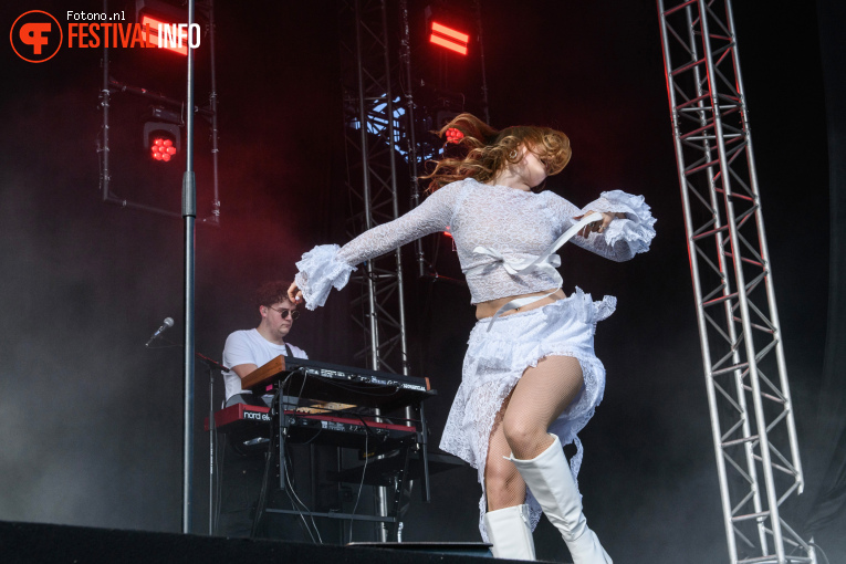 Olivia Lunny op Pinkpop 2025 - Vrijdag foto