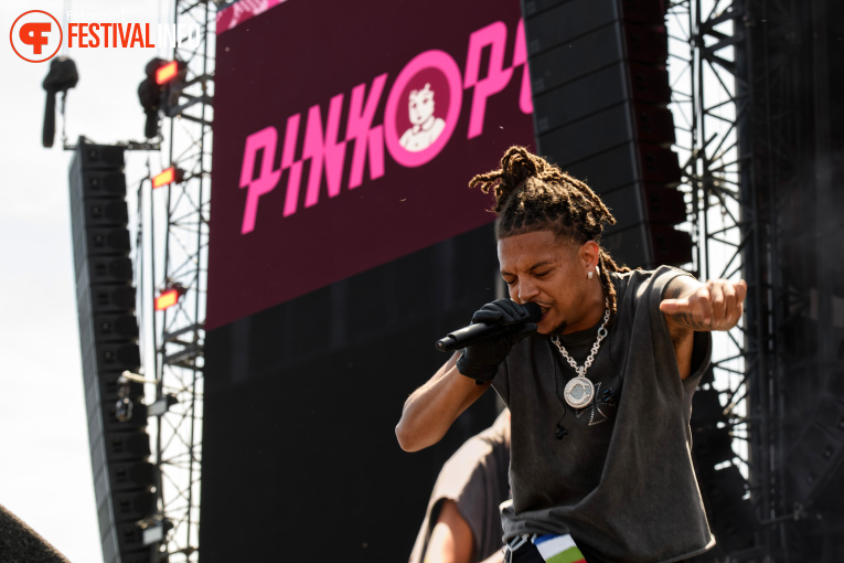 Ronnie Flex & The Fam op Pinkpop 2025 - Vrijdag foto