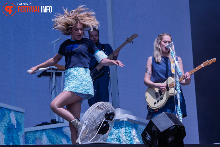 Pommelien Thijs op Pinkpop 2025 - Vrijdag foto