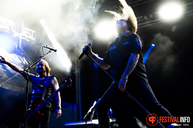 Savatage op Into The Grave 2025 - Vrijdag foto