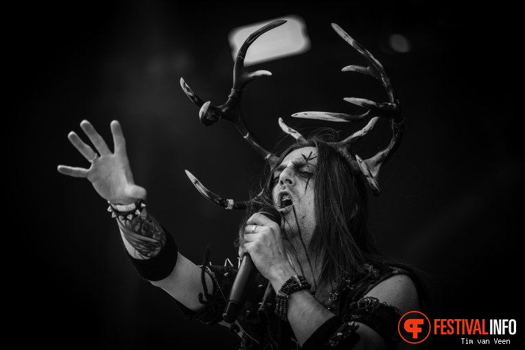 Elvenking op Into The Grave 2025 - Zaterdag foto