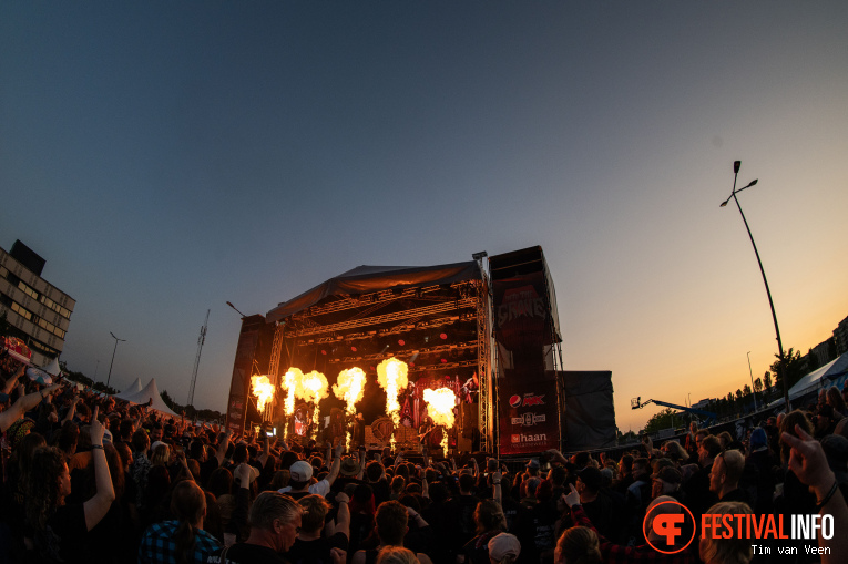 Powerwolf op Into The Grave 2025 - Zondag foto