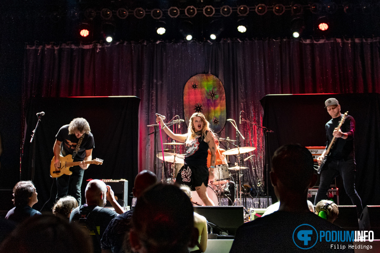 Barbee op Me First and the Gimme Gimmes - 19/06 - Metropool foto