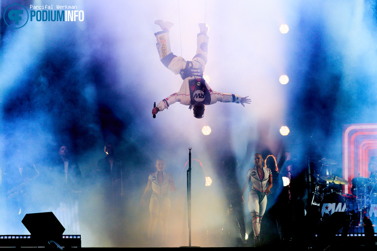 Robbie Williams op Robbie Williams - 22/06 - Johan Cruijff ArenA foto