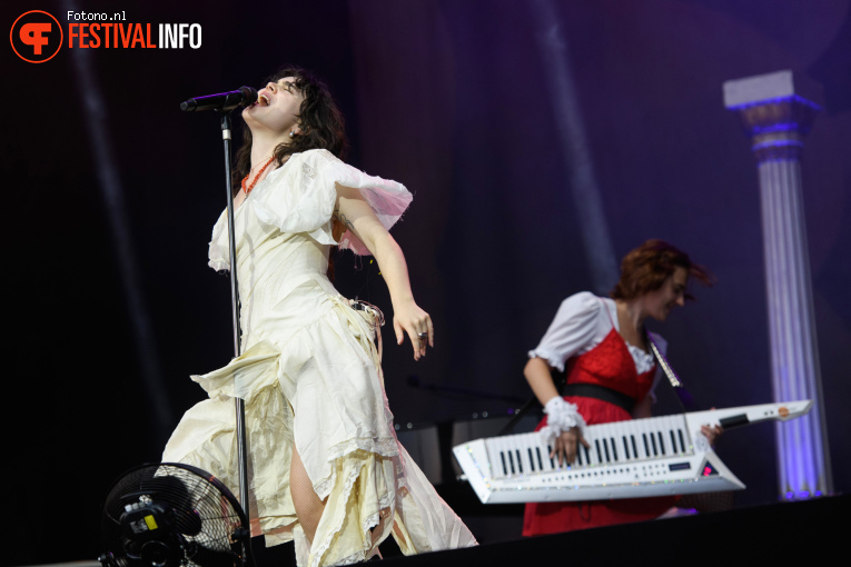 The Last Dinner Party op Pinkpop 2025 - Zaterdag foto