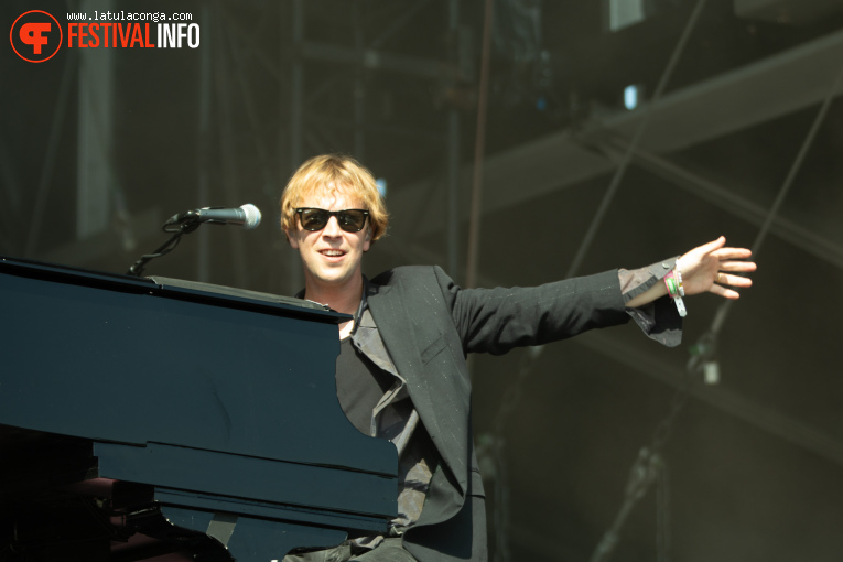 Tom Odell op Pinkpop 2025 - Zaterdag foto