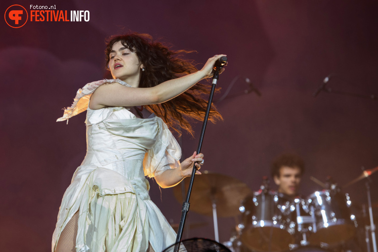 The Last Dinner Party op Pinkpop 2025 - Zaterdag foto