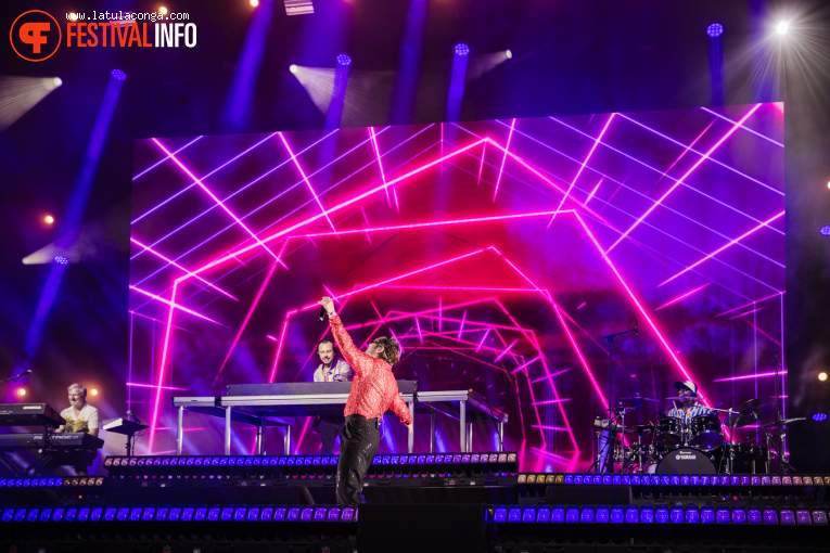 Purple Disco Machine op Pinkpop 2025 - Zondag foto