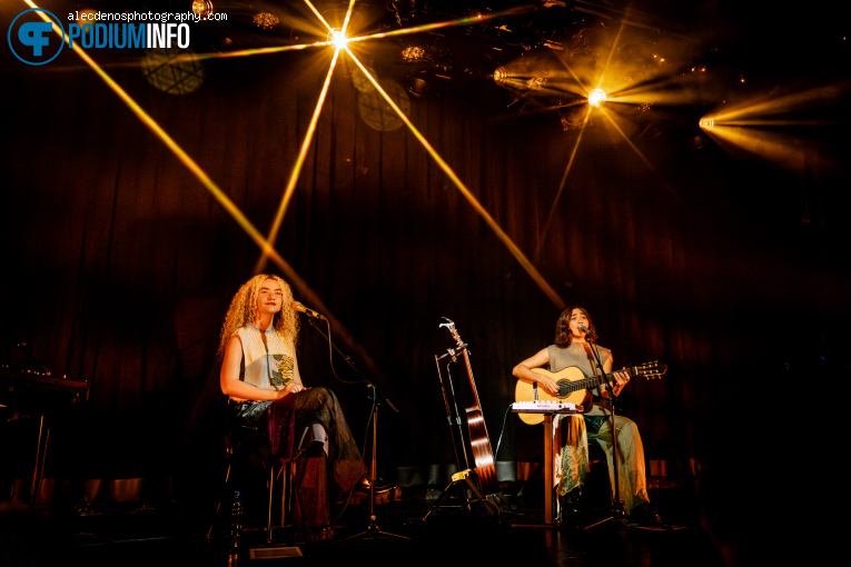 Anavitória op Anavitória - 25/06 - Melkweg foto