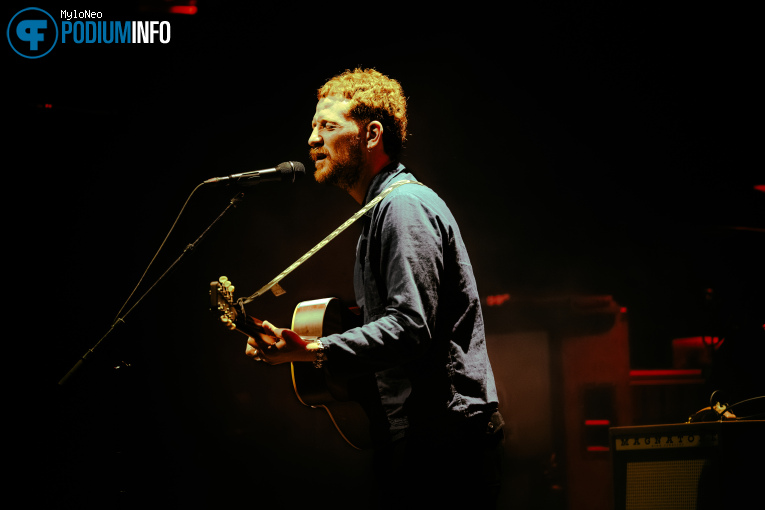 Willie J. Healey op The Maccabees - 26/06 - Paradiso foto