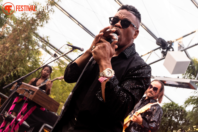 Arp Frique & The Perpetual Singers op Wilde Weide 2025 foto