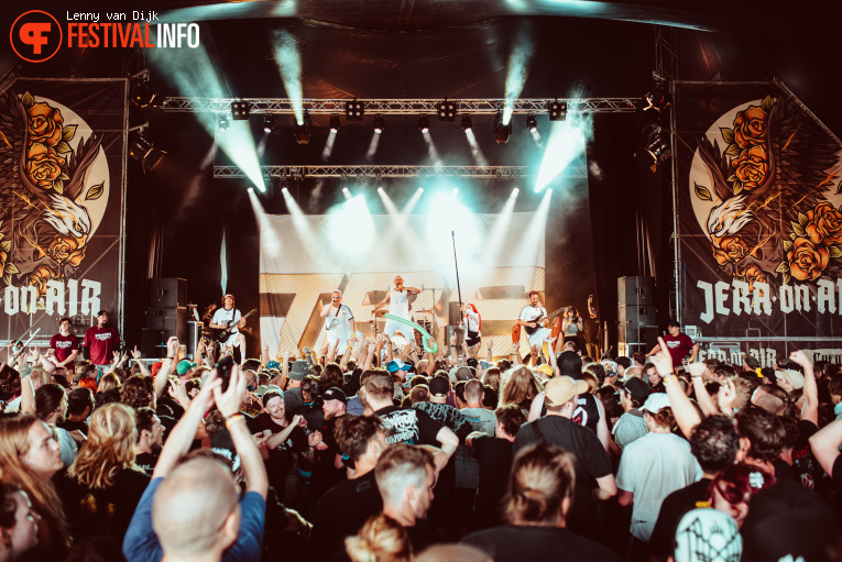The Butcher Sisters op Jera On Air 2025 - Donderdag foto