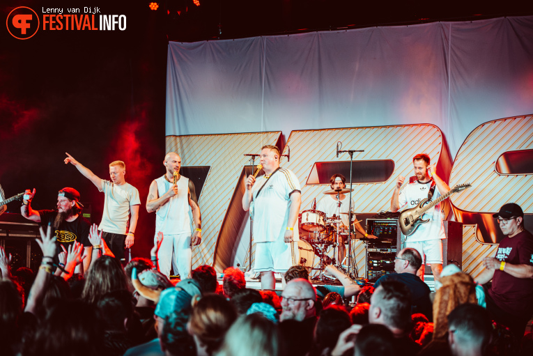 The Butcher Sisters op Jera On Air 2025 - Donderdag foto