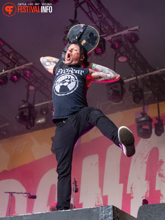 Donots op Jera On Air 2025 - Vrijdag foto