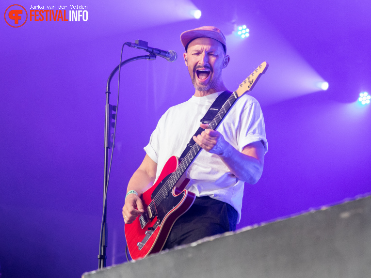 Donots op Jera On Air 2025 - Vrijdag foto