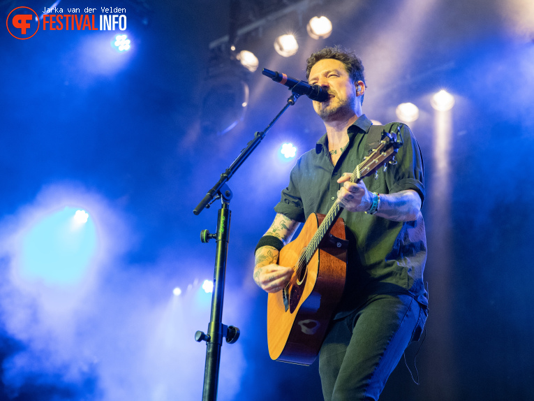 Frank Turner & The Sleeping Souls op Jera On Air 2025 - Vrijdag foto