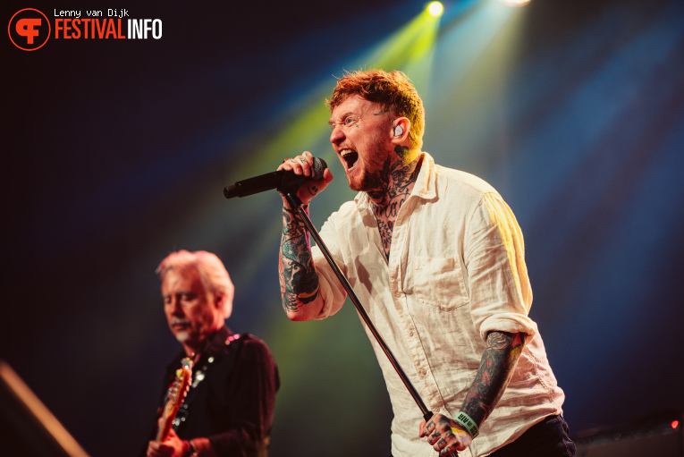 Sex Pistols Ft. Frank Carter op Jera On Air 2025 - Vrijdag foto