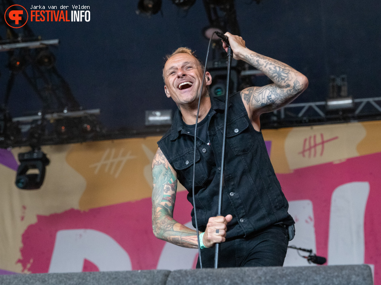 Donots op Jera On Air 2025 - Vrijdag foto