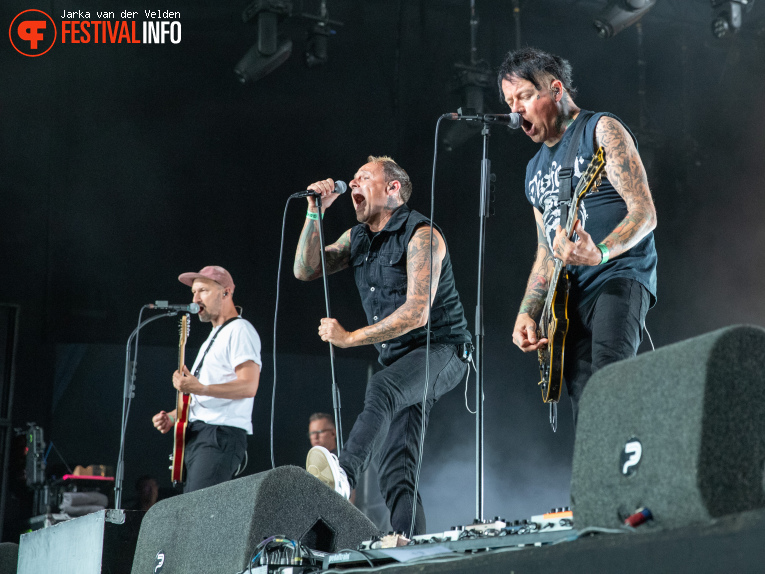Donots op Jera On Air 2025 - Vrijdag foto