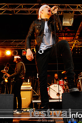 The Hot Stewards op Bevrijdingsfestival Flevoland 2009 foto