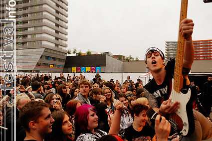 The Hot Stewards op Bevrijdingsfestival Flevoland 2009 foto