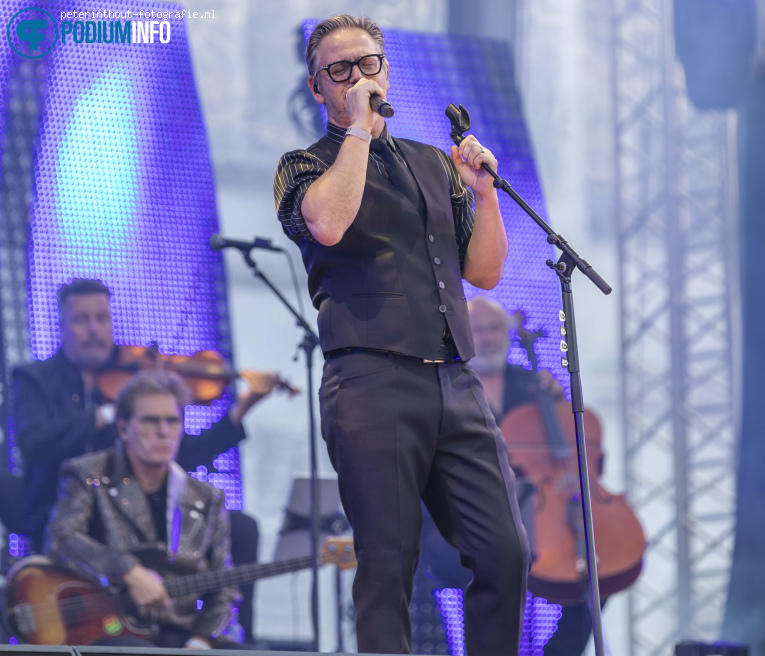 Guus Meeuwis op Guus Meeuwis - Royal Park Live - 03/07 - Paleis Soestdijk foto
