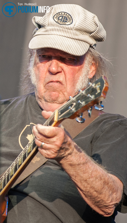 Neil Young op Neil Young - 01/07 - Stadspark Groningen foto
