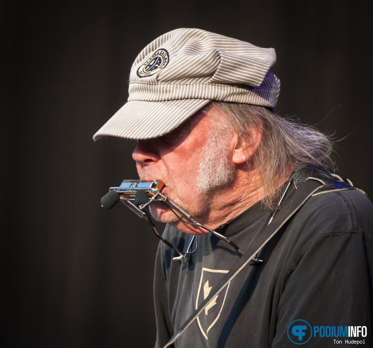 Neil Young op Neil Young - 01/07 - Stadspark Groningen foto