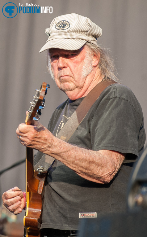 Neil Young op Neil Young - 01/07 - Stadspark Groningen foto