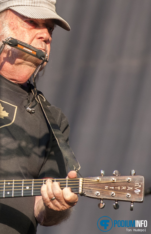 Neil Young op Neil Young - 01/07 - Stadspark Groningen foto