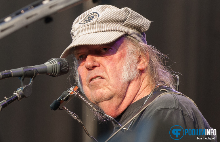 Neil Young op Neil Young - 01/07 - Stadspark Groningen foto