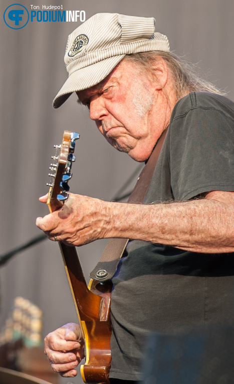 Neil Young op Neil Young - 01/07 - Stadspark Groningen foto