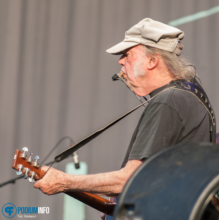 Neil Young op Neil Young - 01/07 - Stadspark Groningen foto