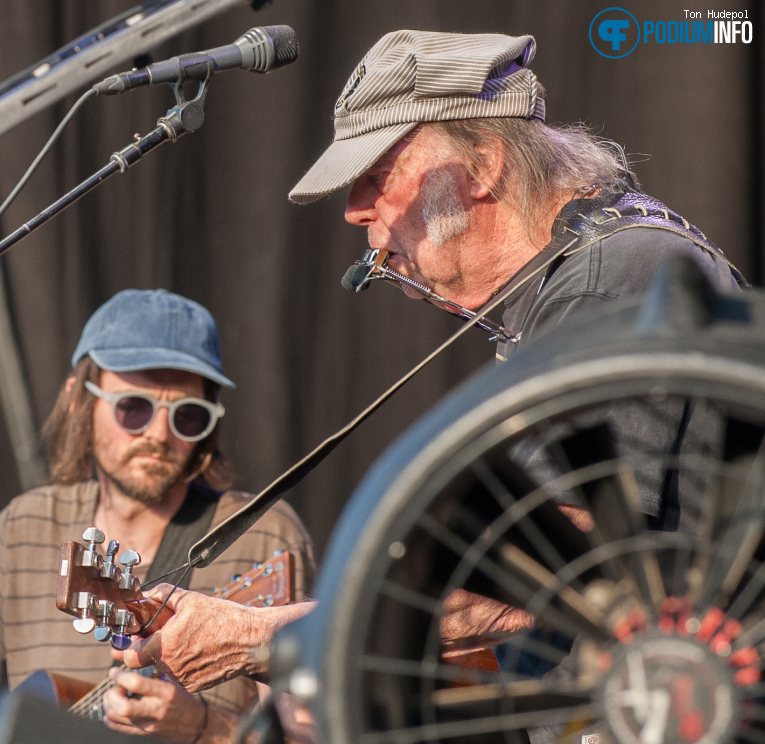 Neil Young op Neil Young - 01/07 - Stadspark Groningen foto