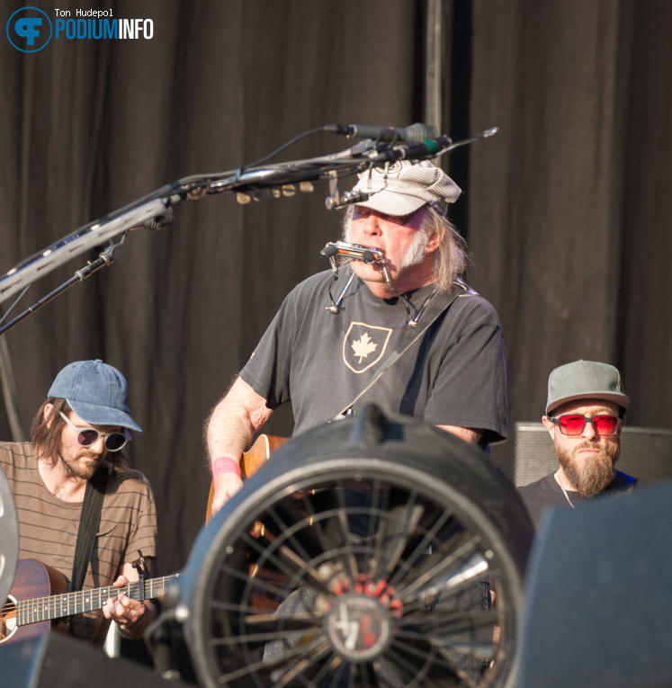 Neil Young op Neil Young - 01/07 - Stadspark Groningen foto